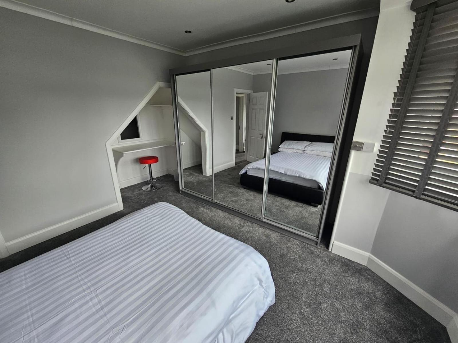 Shortwood * Staines-upon-Thames